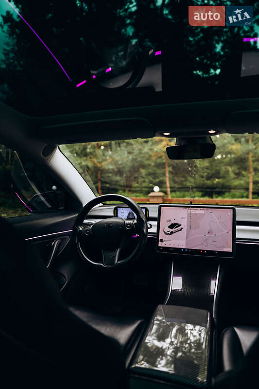 Седан Tesla Model 3 2019 в Львові