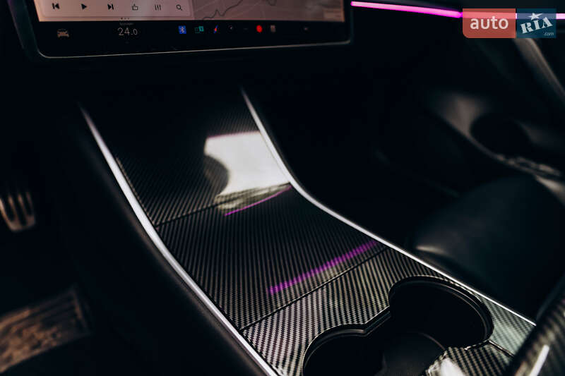 Седан Tesla Model 3 2019 в Львові