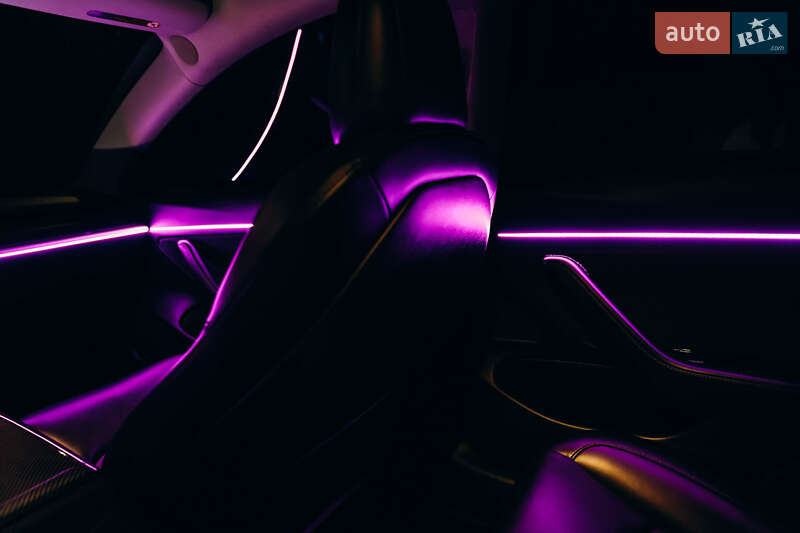 Седан Tesla Model 3 2019 в Львові