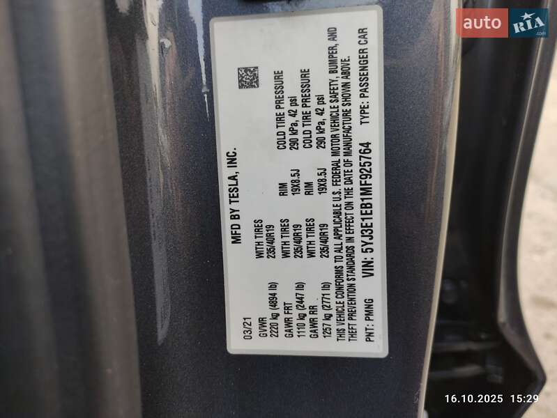 Седан Tesla Model 3 2021 в Києві
