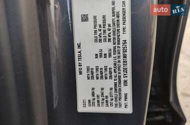 Седан Tesla Model 3 2021 в 