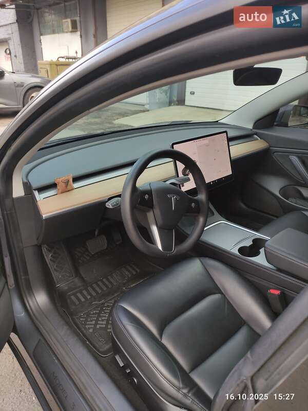 Седан Tesla Model 3 2021 в Києві