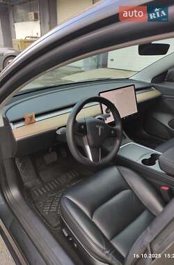 Седан Tesla Model 3 2021 в 