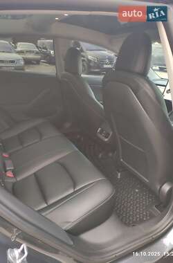 Седан Tesla Model 3 2021 в 