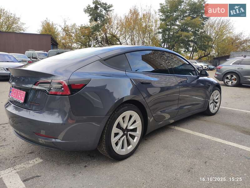 Седан Tesla Model 3 2021 в Києві