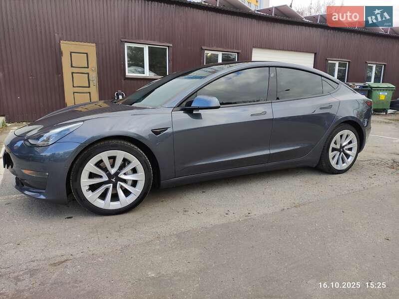 Седан Tesla Model 3 2021 в Києві