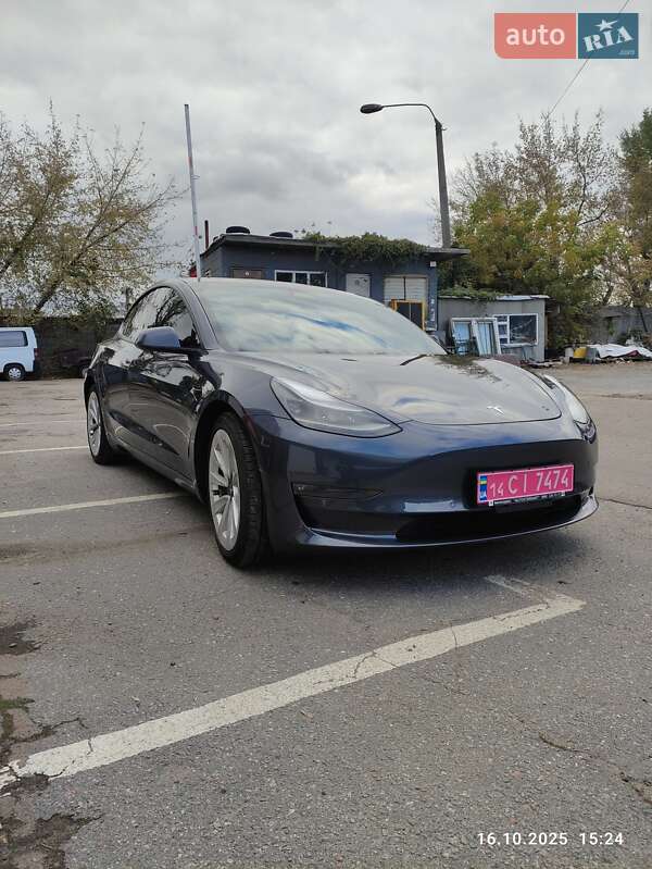 Седан Tesla Model 3 2021 в Києві
