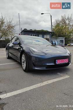 Седан Tesla Model 3 2021 в 