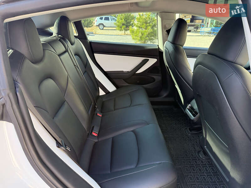Седан Tesla Model 3 2019 в Хмельницком