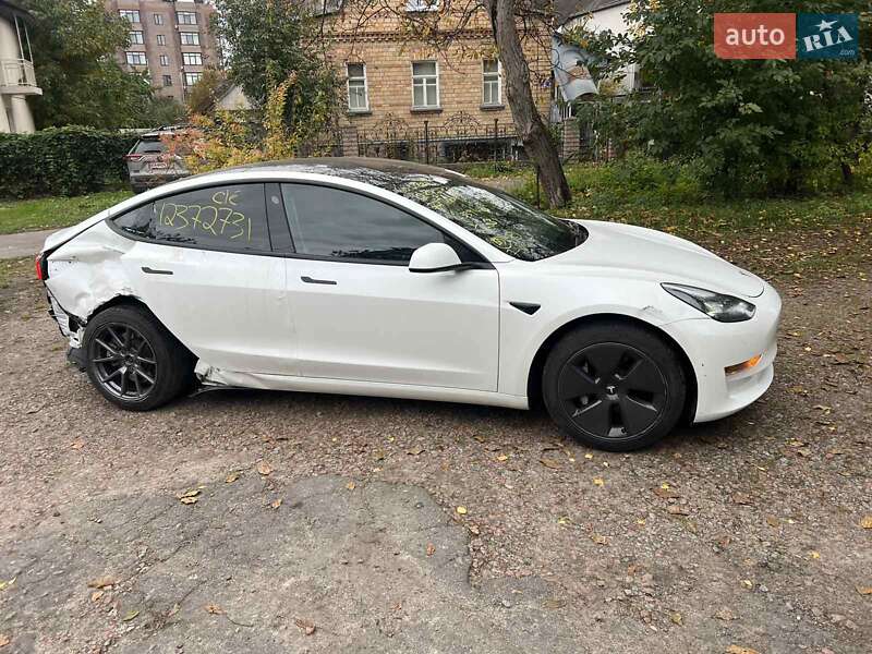 Седан Tesla Model 3 2022 в Києві