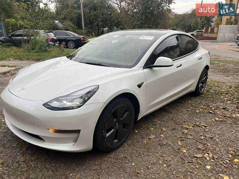 Седан Tesla Model 3 2022 в Києві