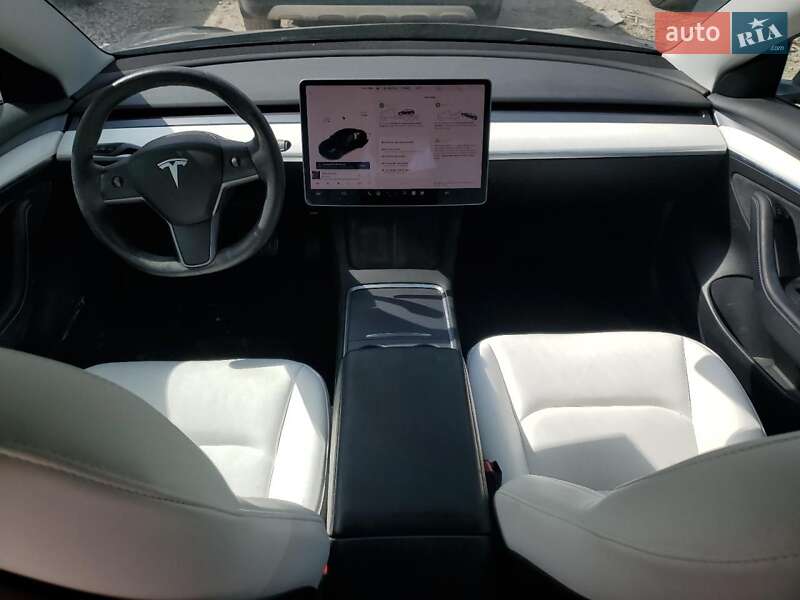 Седан Tesla Model 3 2021 в Самборе
