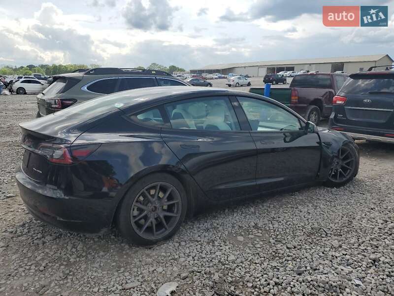 Седан Tesla Model 3 2021 в Самборе