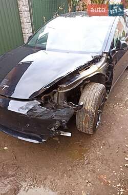Седан Tesla Model 3 2021 в 
