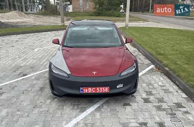 Седан Tesla Model 3 2024 в 
