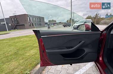 Седан Tesla Model 3 2024 в 