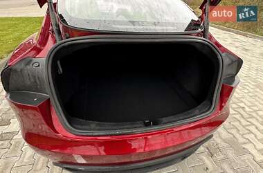 Седан Tesla Model 3 2024 в 
