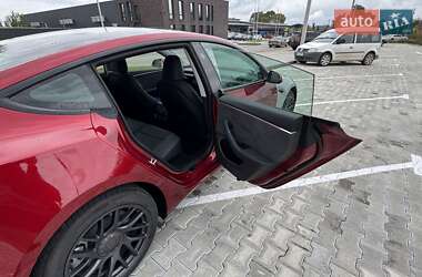 Седан Tesla Model 3 2024 в 