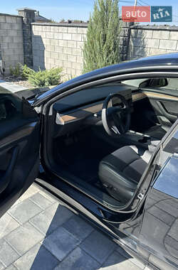 Седан Tesla Model 3 2022 в 