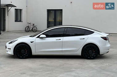 Седан Tesla Model 3 2021 в Луцке