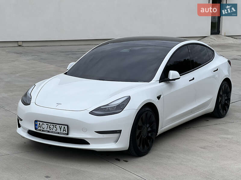 Седан Tesla Model 3 2021 в 