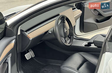 Седан Tesla Model 3 2021 в 
