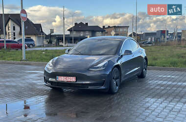Седан Tesla Model 3 2020 в 