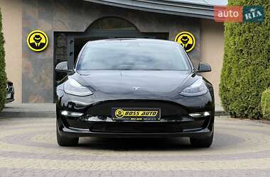 Седан Tesla Model 3 2022 в 