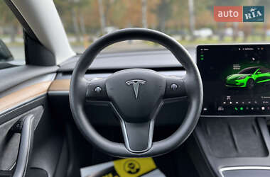 Седан Tesla Model 3 2022 в 