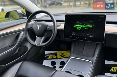 Седан Tesla Model 3 2022 в 