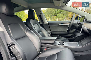 Седан Tesla Model 3 2022 в 