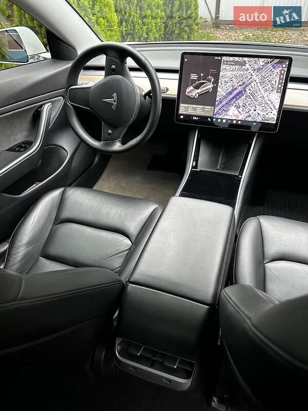 Седан Tesla Model 3 2019 в Броварах