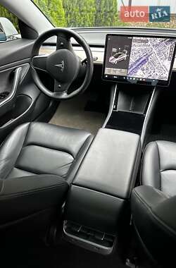 Седан Tesla Model 3 2019 в 