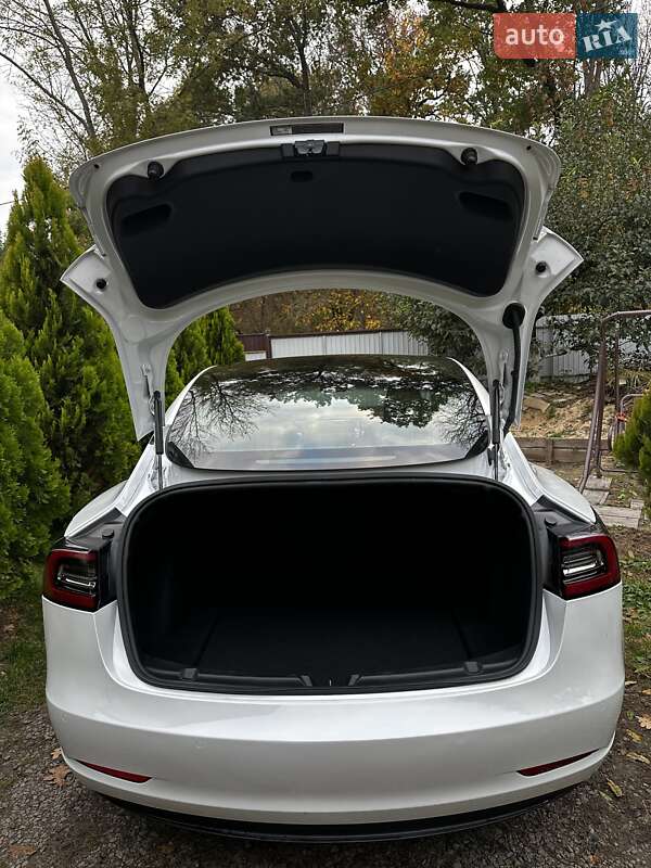 Седан Tesla Model 3 2019 в Броварах