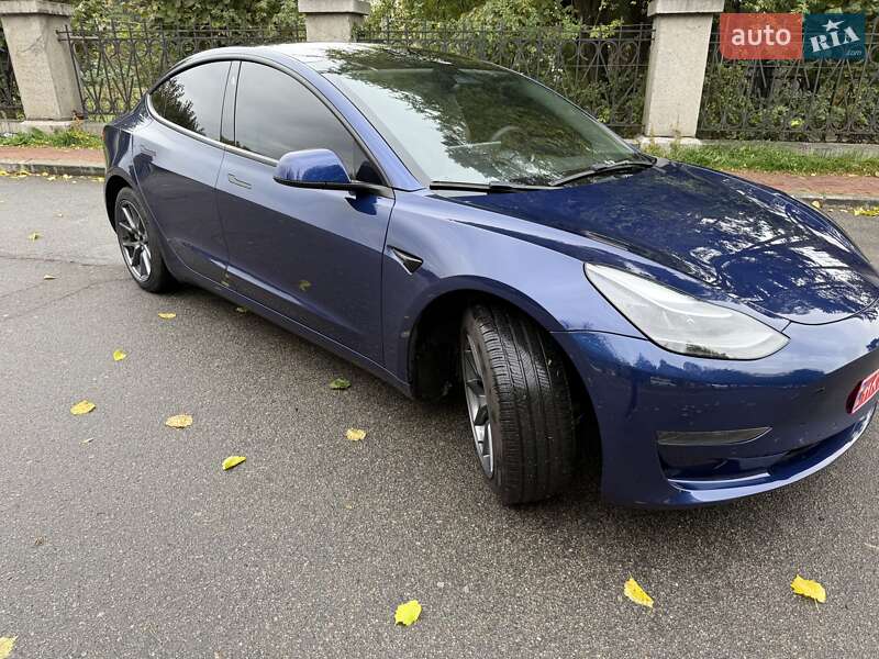 Седан Tesla Model 3 2022 в Умани