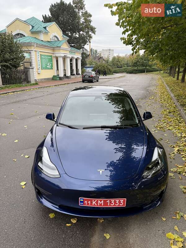 Седан Tesla Model 3 2022 в Умани
