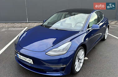 Седан Tesla Model 3 2020 в 