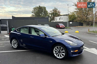 Седан Tesla Model 3 2020 в 