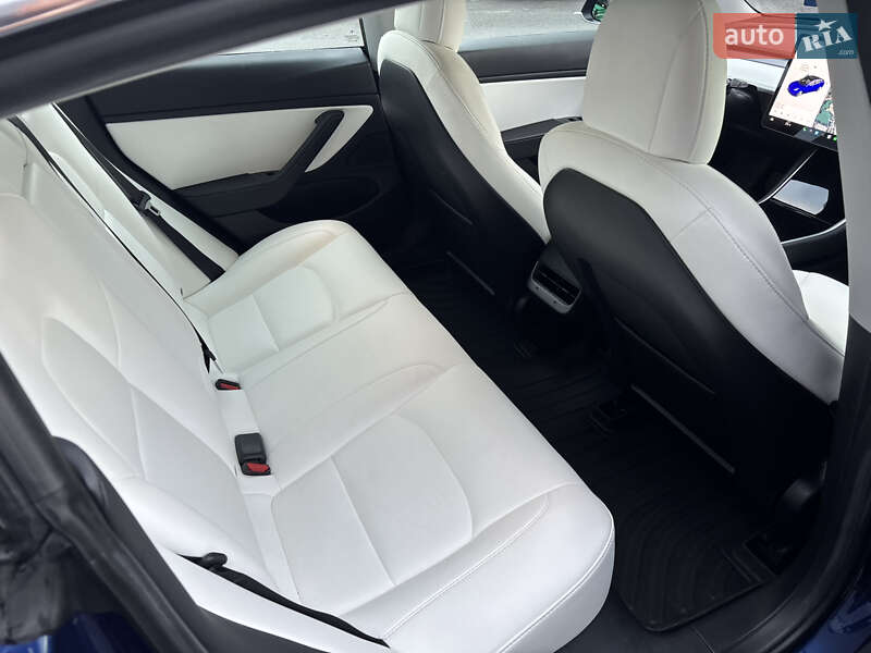 Седан Tesla Model 3 2020 в Киеве