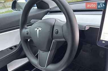 Седан Tesla Model 3 2020 в 