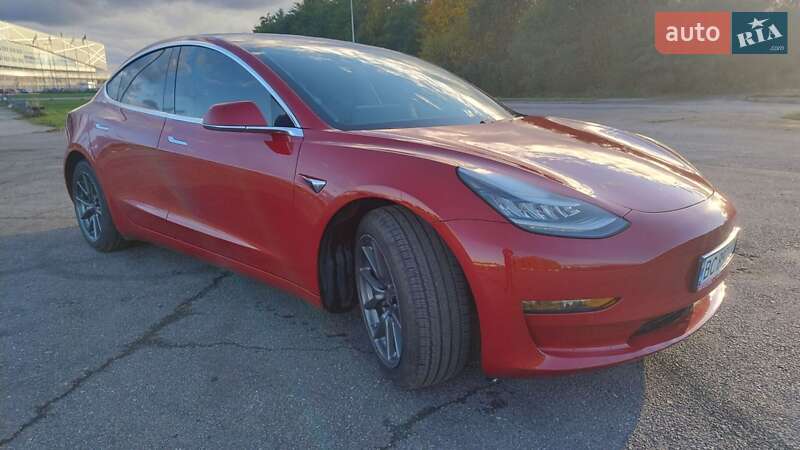 Седан Tesla Model 3 2018 в Львове