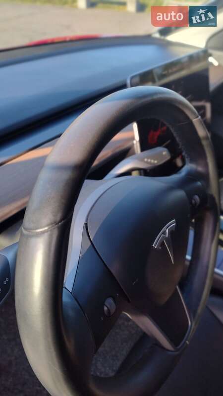 Седан Tesla Model 3 2018 в Львове