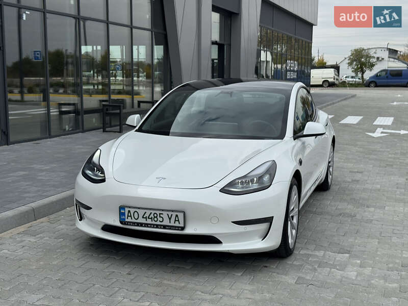 Седан Tesla Model 3 2021 в Ужгороде