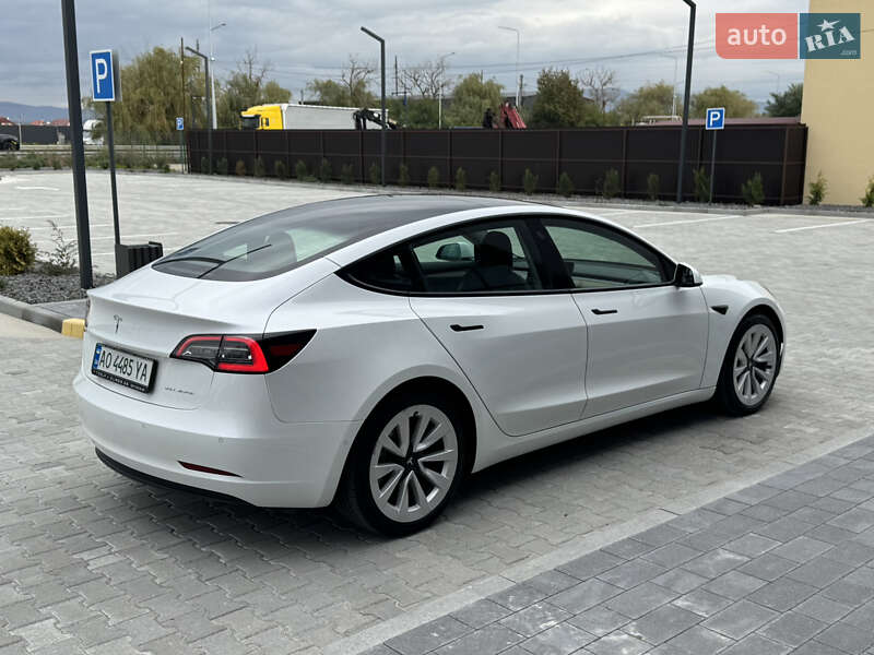 Седан Tesla Model 3 2021 в Ужгороде