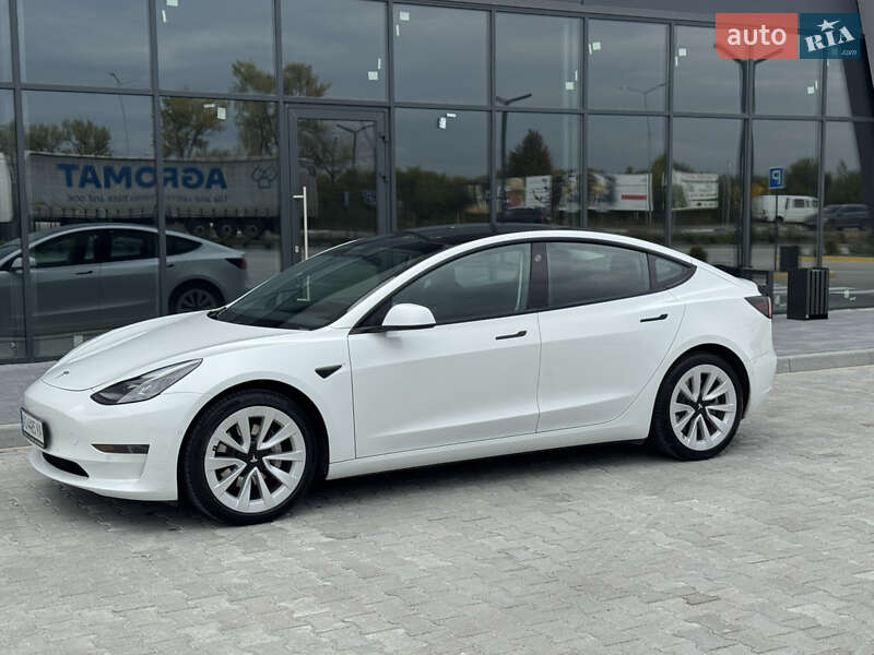 Седан Tesla Model 3 2021 в Ужгороде