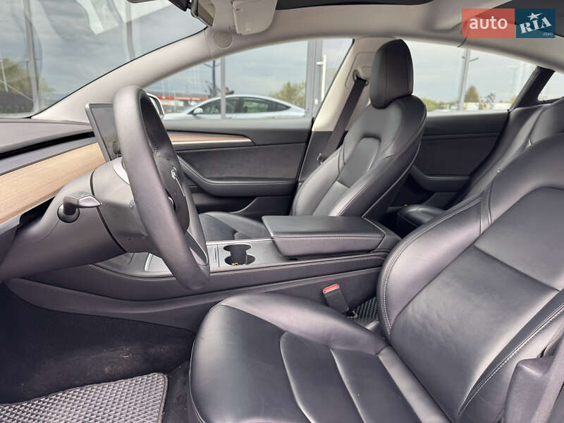 Седан Tesla Model 3 2021 в Ужгороде