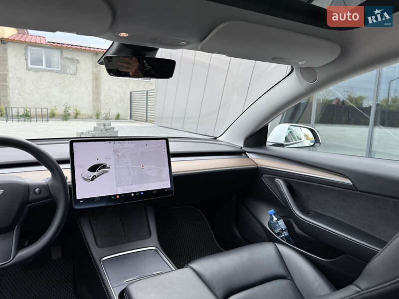 Седан Tesla Model 3 2021 в Ужгороде