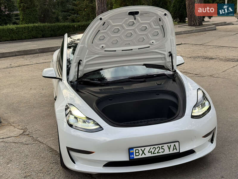 Седан Tesla Model 3 2022 в Нетешине фото 12 Седан Tesla Model 3 2022 в Нетешине