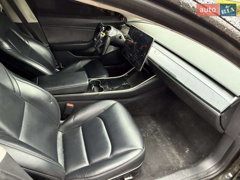 Седан Tesla Model 3 2020 в Ровно