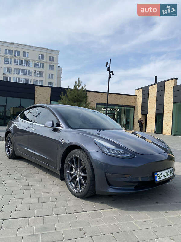 Седан Tesla Model 3 2019 в Хмельницком